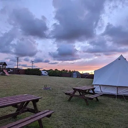 אתר קמפינג Penhallow Glampsite טרורו